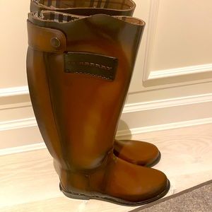 Authentic Burberry rainboots burgundy with check inside back zipper size 39/US 9
